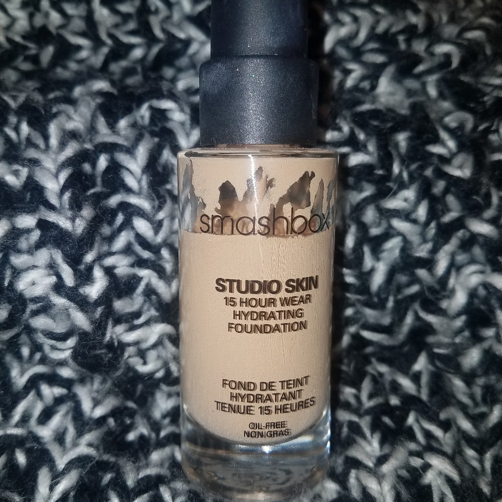 SMASHBOX studio skin liquid foundation